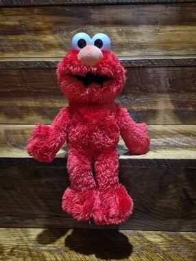 Sesame Street Like New Tickle Me Elmo Laughs, Giggles & Wiggles Like New 2024